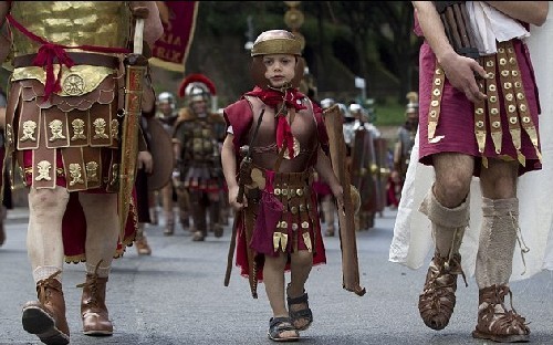 羅馬人復古裝扮慶古城2766歲生日 再現往昔輝煌