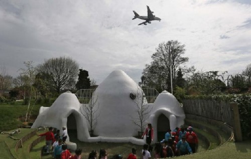 英國希斯羅機場附近小學(xué)建“穹廬” 阻隔噪音享寧靜