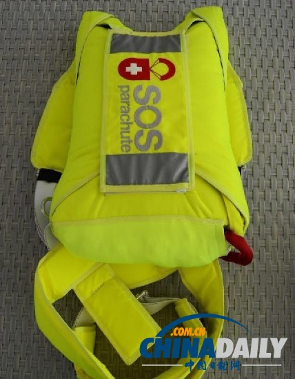 巴拿馬發(fā)明家設(shè)計出緊急降落傘 可供寫字樓職員逃生