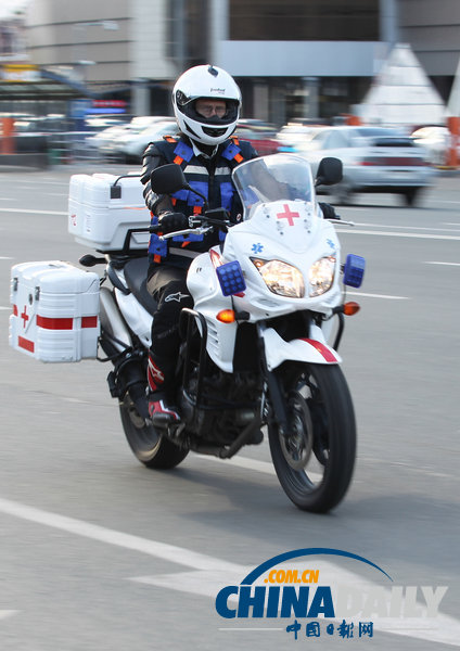 摩托救護車亮相俄羅斯 配備急救物資讓救援加速