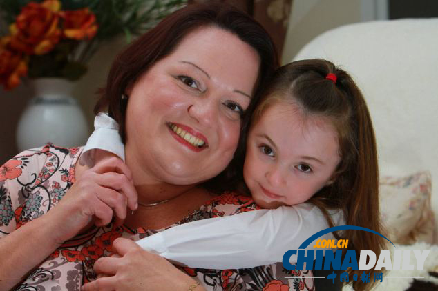 英出生不足1斤女嬰裹氣泡布存活