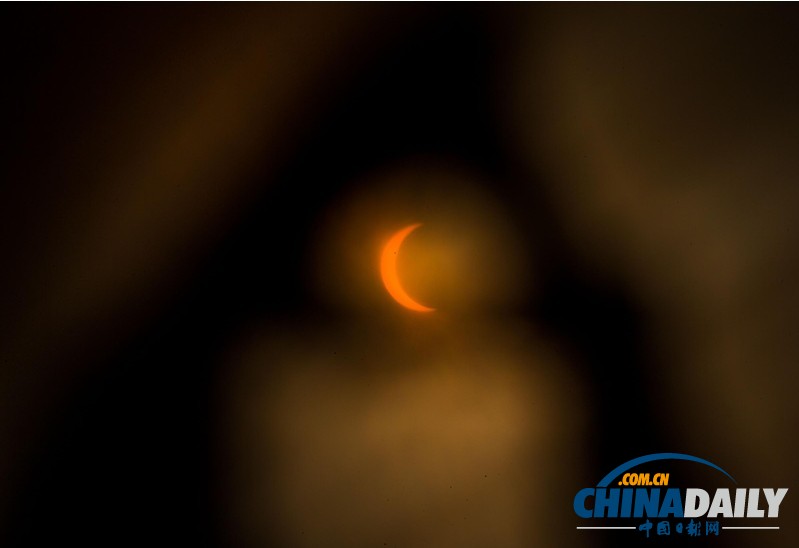 罕見全環食亮相蒼穹 引全球民眾“追日”（組圖）
