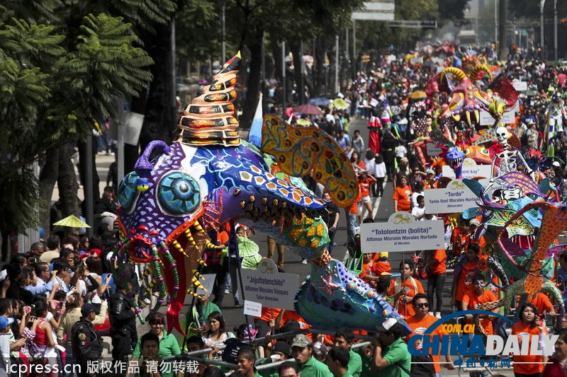 墨西哥“怪獸”大游行 妖魔鬼怪出街要小心