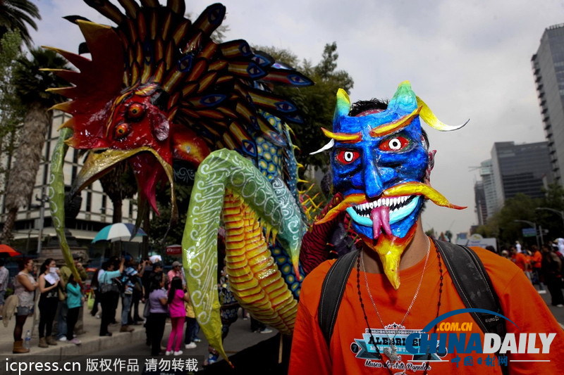 墨西哥“怪獸”大游行 妖魔鬼怪出街要小心