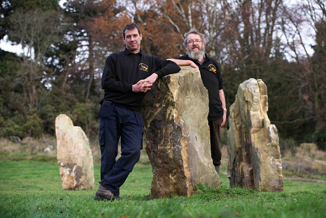 英父子農場仿建“巨石陣”引圍觀