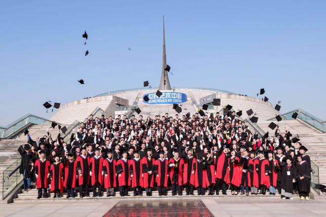 全國34所高校代表及繼續(xù)教育學子在京舉行畢業(yè)季活動