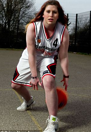 英女孩變身“睡美人” 發(fā)病舉止怪異可連睡44天