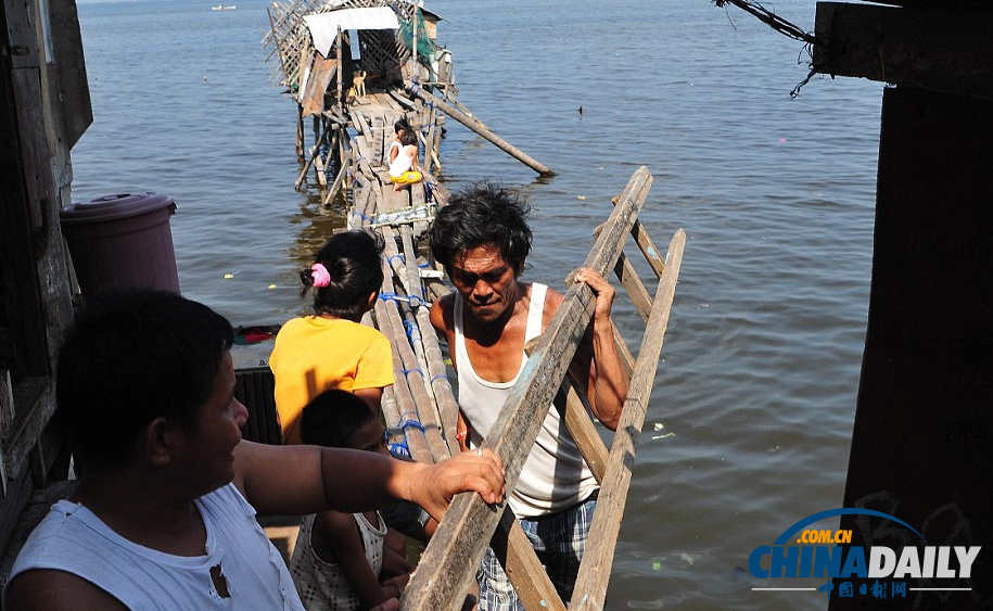 菲律賓首都數萬民眾生活貧困 住臨時棚屋受洪災威脅