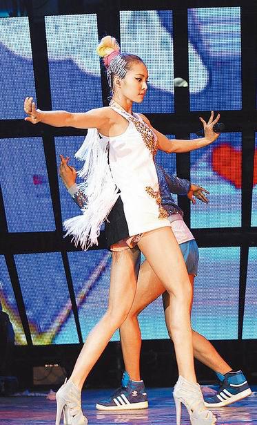 蔡依林世界巡演高雄站落幕 雙人鋼管舞驚艷全場