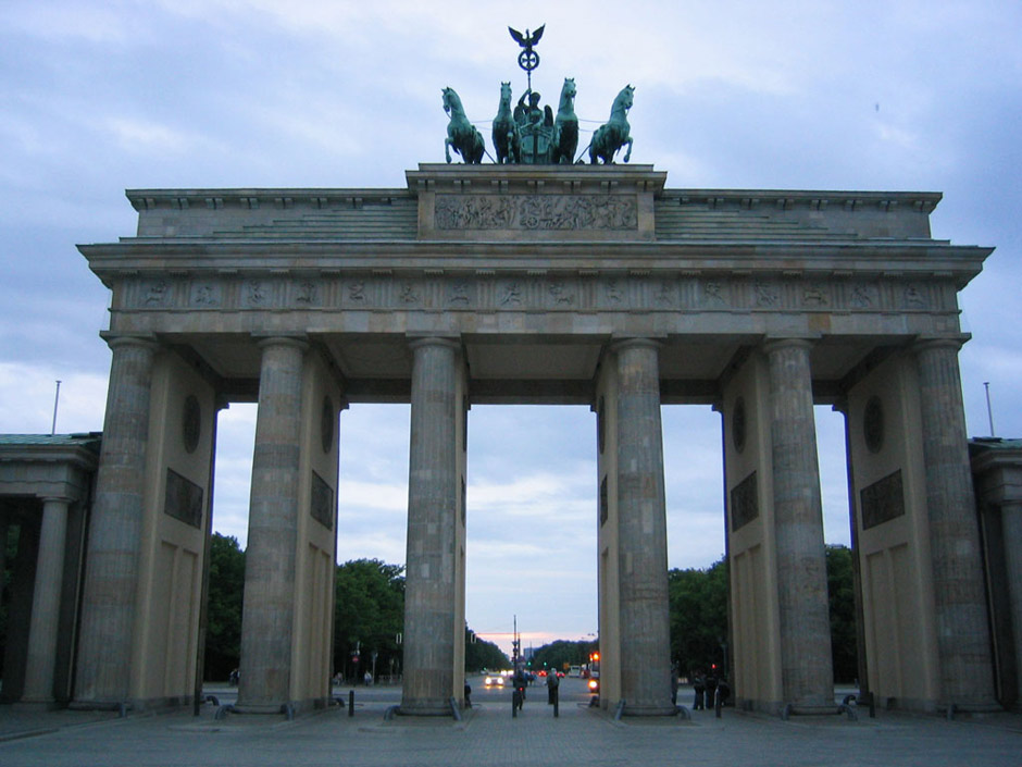 環(huán)游世界：拼假3天變7天 五一去異國踏青(圖)