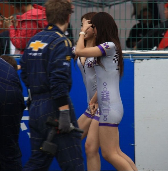 一流風(fēng)景線 性感惹火的賽車女郎【組圖】