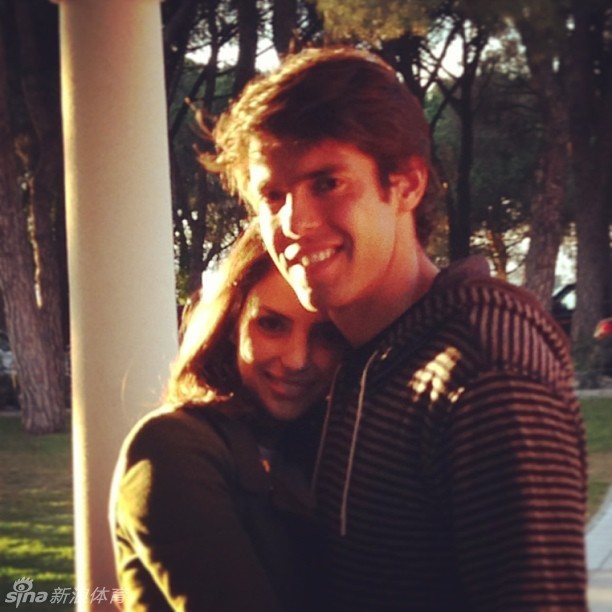 卡卡及女兒慶生 卡洛琳曬恩愛照