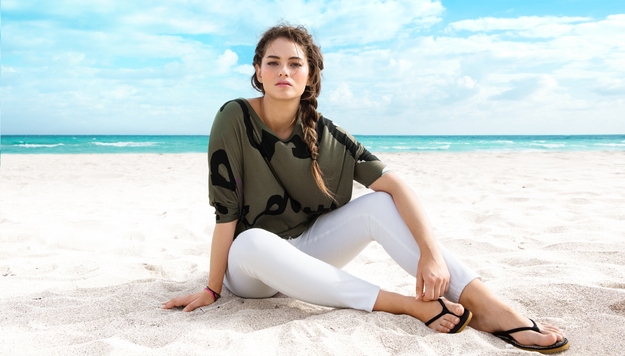 胖女孩的知名品牌泳裝廣告大片