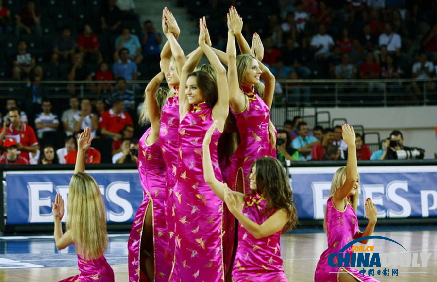 最炫旗袍風(fēng)！曲線畢露的性感