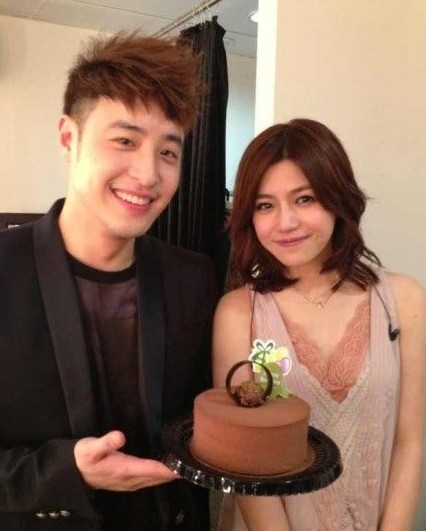 潘瑋柏為陳妍希慶生曖昧互動(dòng) 被哄在一起