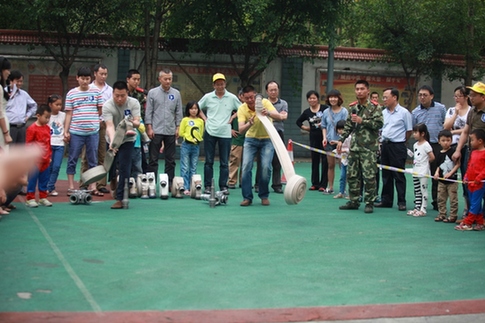 “六一”安全課堂：孩子，登云梯、接水帶、滅火盆你都會(huì)么？ ——利寶保險(xiǎn)在渝開(kāi)展家庭安全體驗(yàn)活動(dòng)