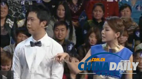 央視主播朱迅錄制節目疑沒穿內衣 激凸明顯