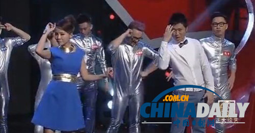 央視主播朱迅錄制節目疑沒穿內衣 激凸明顯