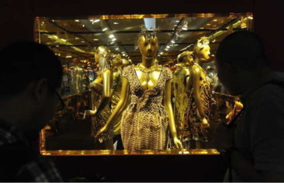 Gold clothing 土豪金iPhone 5s大賣催生黃金浴缸及內衣
