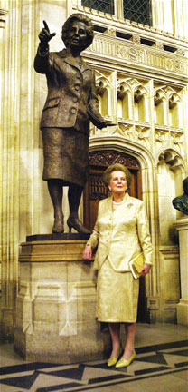 撒切爾夫人命懸東德特工一念間