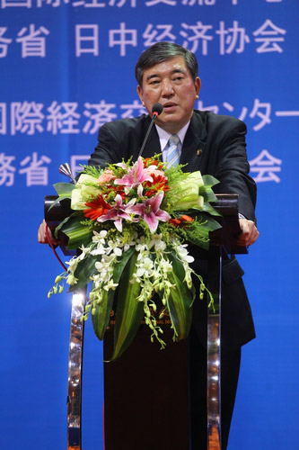 日本前防務大臣石破茂:軍方直接透明的交流非常重要