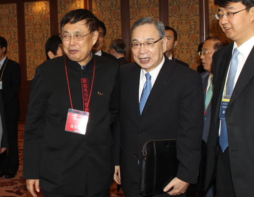 陳昊蘇與宮本雄二親切交談