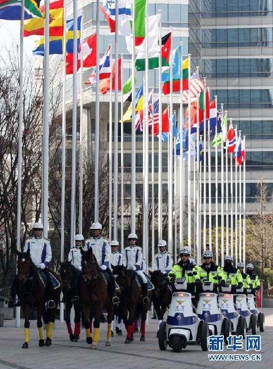 裝甲車上路 實拍首爾核安全峰會警備街頭