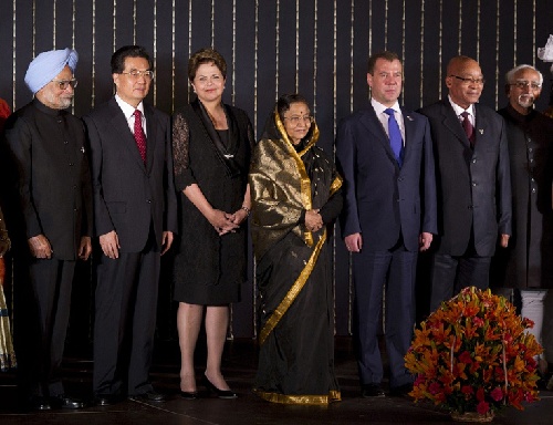 胡錦濤出席印度總統(tǒng)帕蒂爾舉行的文藝晚會