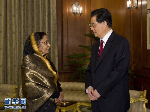 胡錦濤出席印度總統(tǒng)帕蒂爾舉行的文藝晚會(huì)