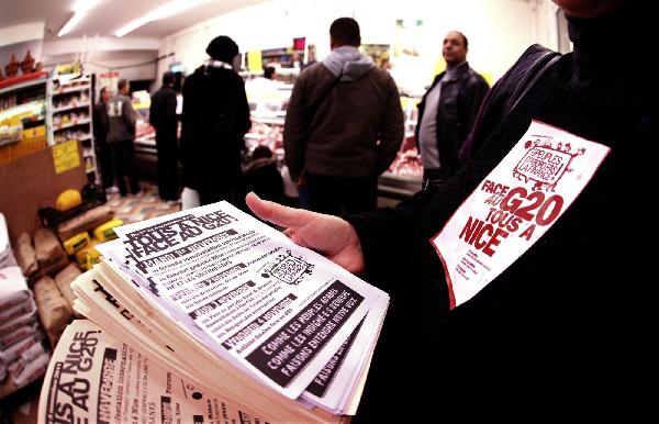 反對者散發傳單