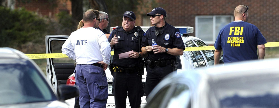 警方正準備搜查嫌犯住處