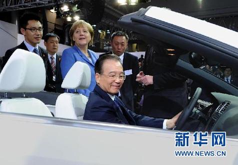 溫家寶視察漢諾威工業博覽會中德展館并參觀大眾汽車公司