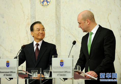 溫家寶與瑞典首相賴因費(fèi)爾特共同會(huì)見(jiàn)記者