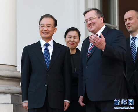 溫家寶會(huì)見(jiàn)波蘭總統(tǒng)科莫羅夫斯基
