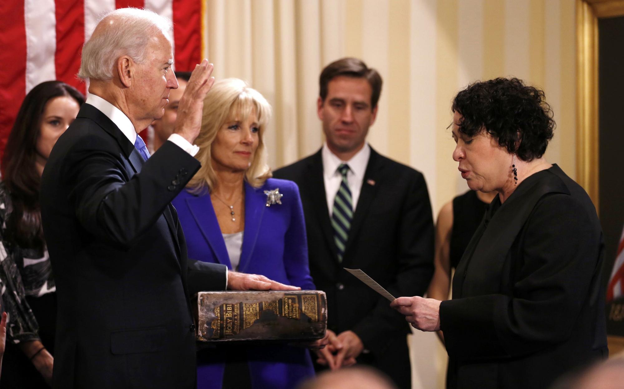 奧巴馬宣誓就職家人陪伴左右 第二任期難逃“魔咒”？