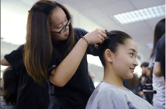 “夏季達沃斯”禮儀志愿者造型出爐(組圖)