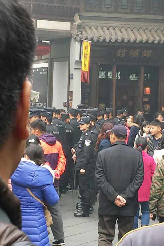 卡梅倫訪問(wèn)成都(組圖)