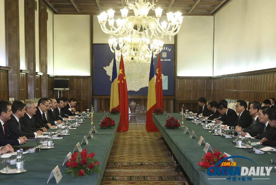 李克強與羅馬尼亞總理蓬塔共同會見記者