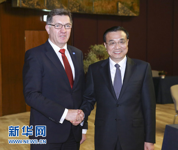 李克強(qiáng)半日晤七國總理 為“中國裝備”站臺(tái)