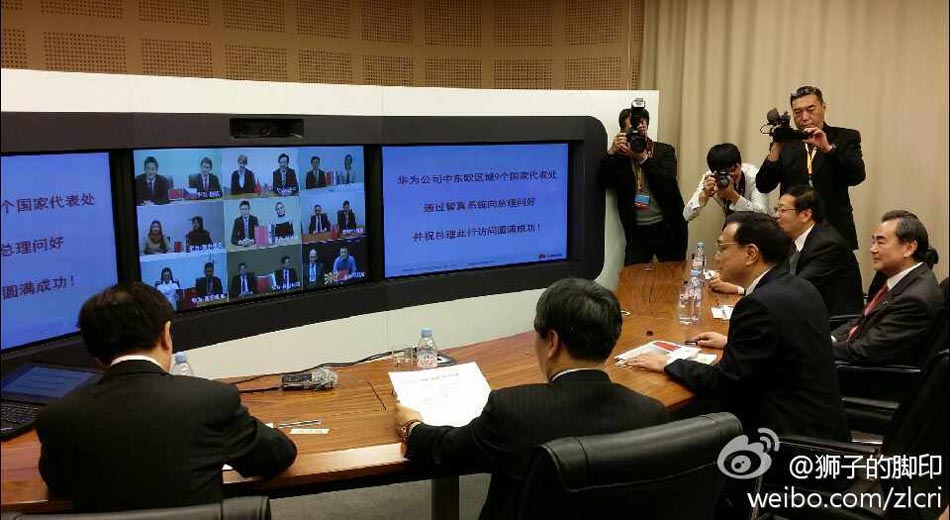 李克強(qiáng)與華為員工交談：很高興跟你一起出差(高清組圖)