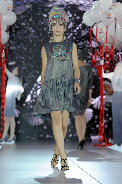 烏茲別克斯坦藝術(shù)時尚周上演時裝秀