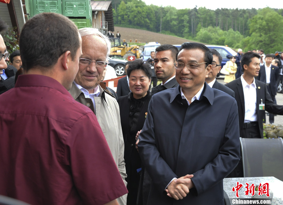 李克強參觀瑞士家庭農莊(高清組圖)