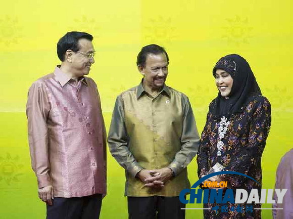 李克強出席文萊蘇丹為東亞峰會與會領(lǐng)導人舉行的歡迎晚宴