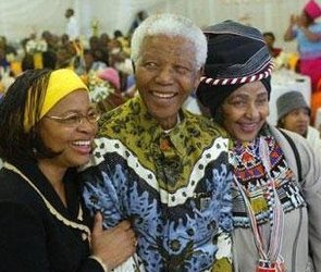 組圖:“南非斗士”曼德拉生命中的三個(gè)女人