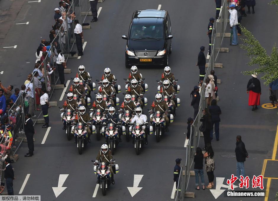 曼德拉遺體轉運至聯合大廈 沿長街接受瞻仰