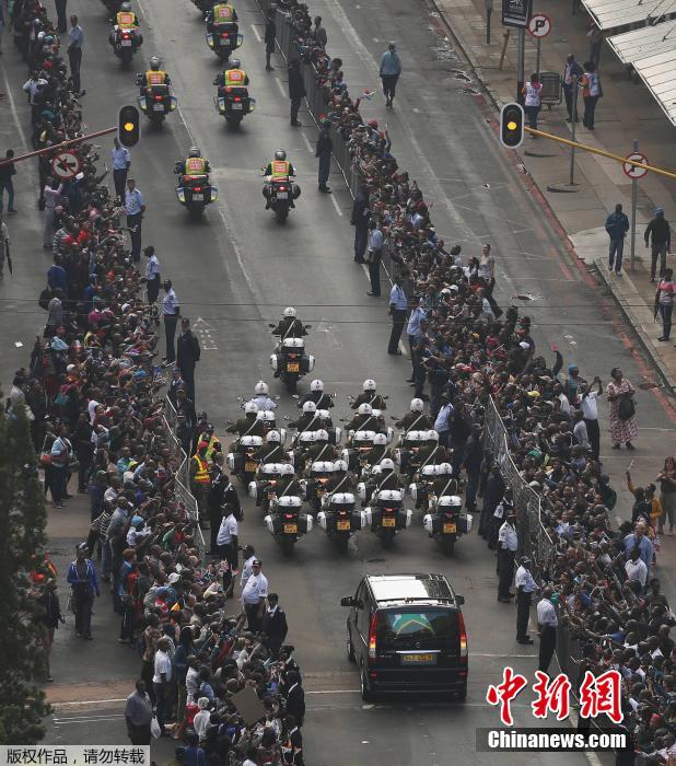 曼德拉遺體轉運至聯合大廈 沿長街接受瞻仰