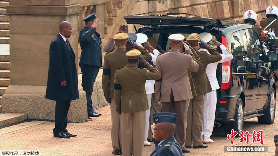 曼德拉遺體轉運至聯合大廈 沿長街接受瞻仰