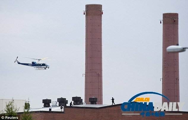 美國(guó)華盛頓海軍工廠發(fā)生槍擊案 10多人死傷兩嫌犯在逃