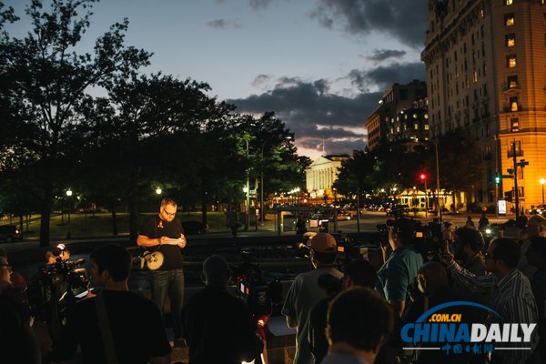 美民眾參加燭光守夜 紀念海軍司令部槍擊案受害者（組圖）