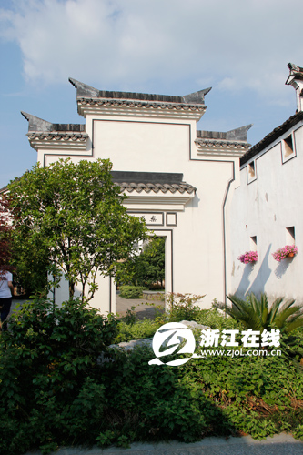 乾隆御賜孝子牌匾 全國網絡媒體記者走進荻浦村